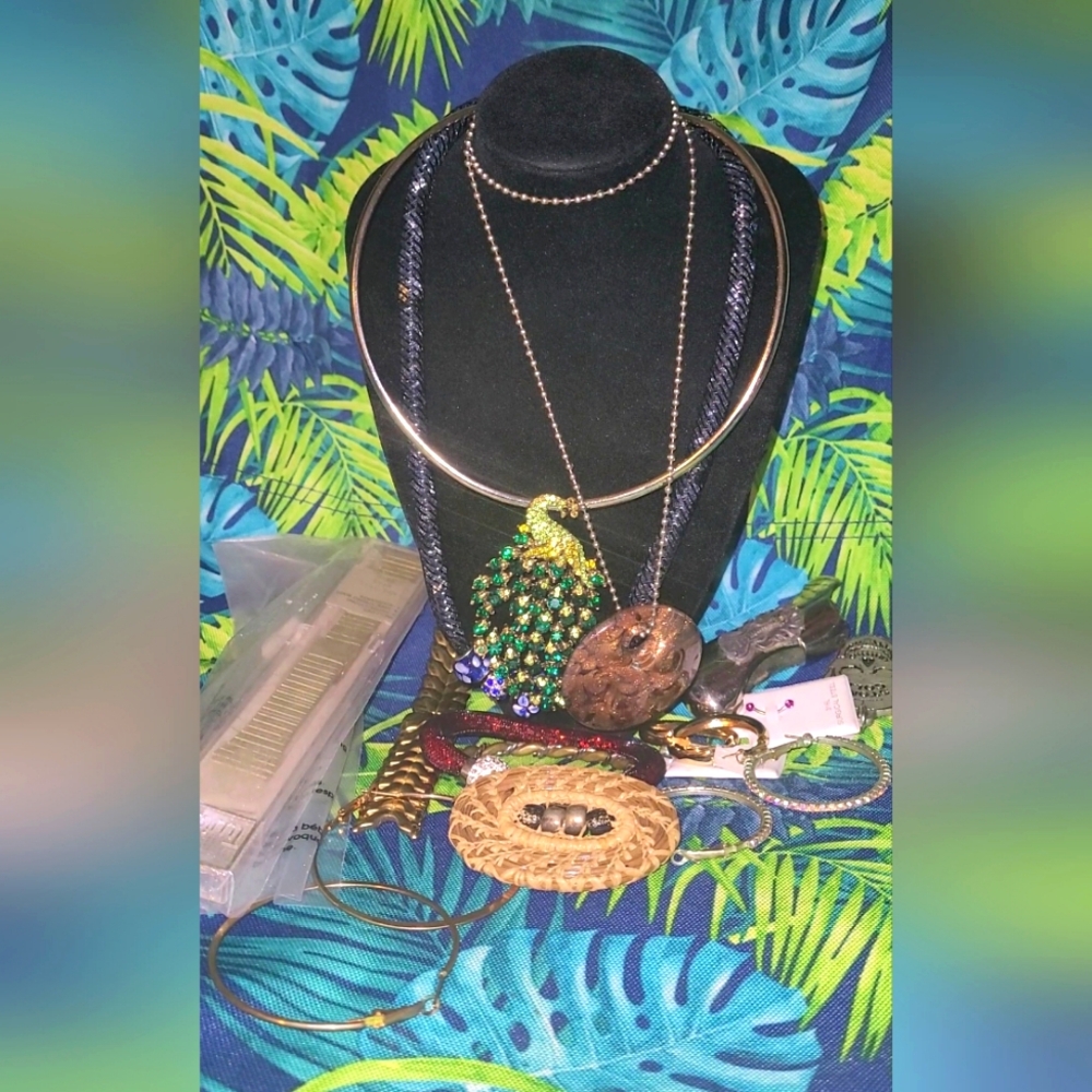 YOU GET ALL VINTAGE JEWELRY✨️🌻EUC.GUC.